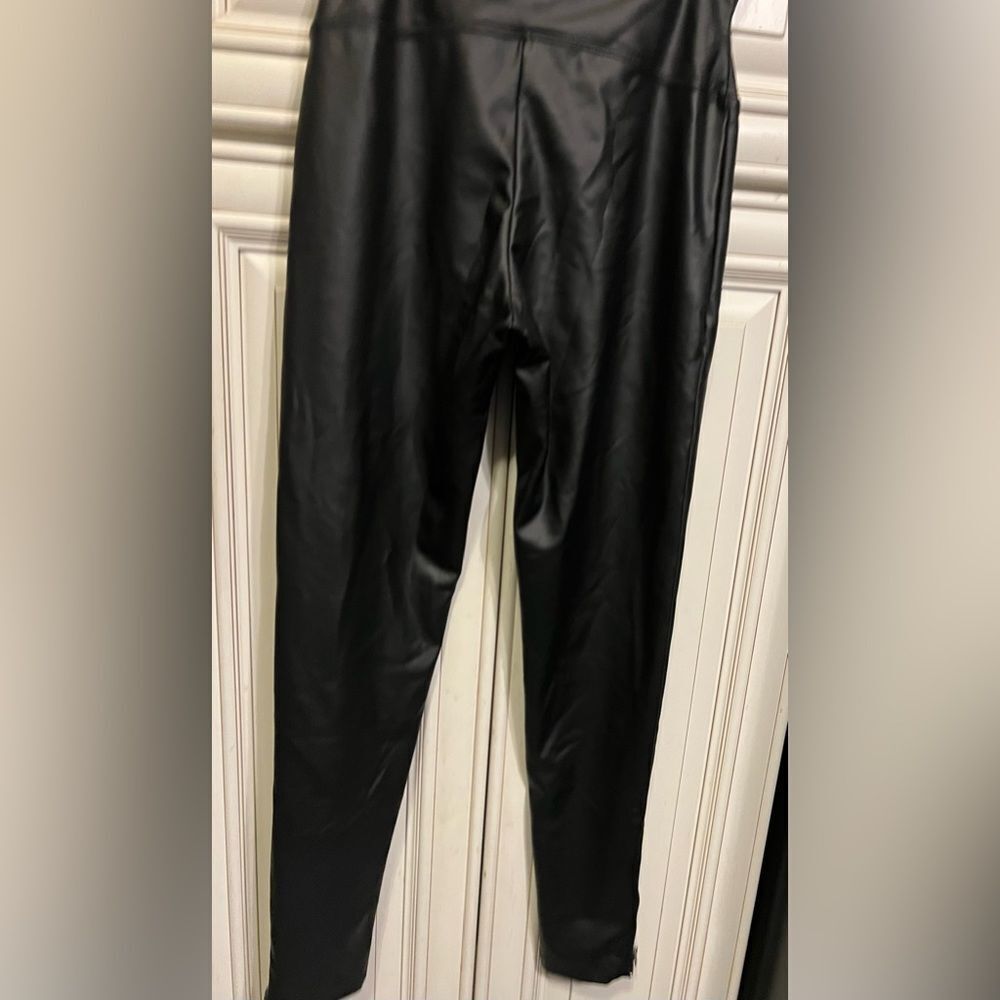 Yummie Faux Leather Shaping Leggings Side Zip Ankles Size M Stretch Slimming